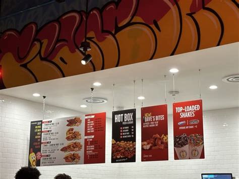 DAVES HOT CHICKEN Updated August 2025 33 Photos 32 Reviews 7015 E Manchester Blvd