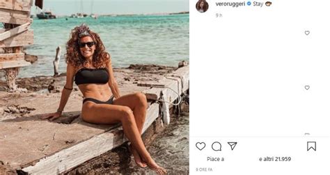Veronica Ruggeri Sorridente In Bikini Che Fisico Scolpito