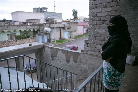 Yazidi Sex Slave Reveals How She Was Kidnapped And Sold 8 Times To ISIS Jihadis Daily Mail Online