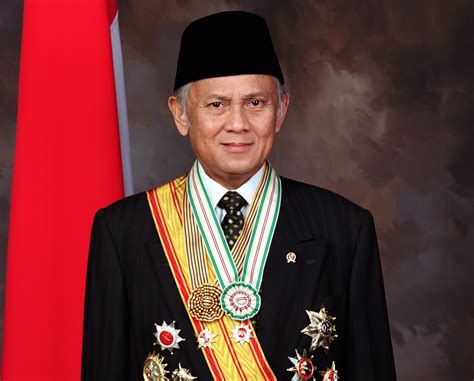 Mengenang B J Habibie Dalam Kata Kata Bijaknya Ajaib