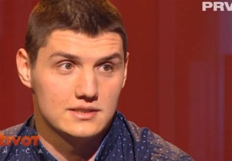 Dobar Sat Skupa Garderoba Skupo Vino I TamburaŠi Ovako Se Provodi