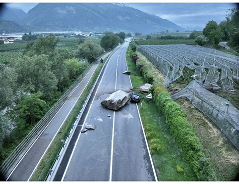 Masso Si Abbatte Sulla Statale Della Venosta E Sfiora Auto Archivi