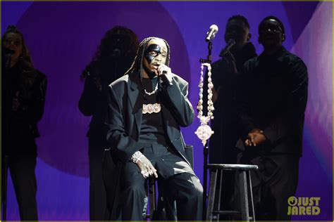 Quavo Raises Takeoff S Chain During In Memoriam Tribute At Grammys 2023 Photo 4889937