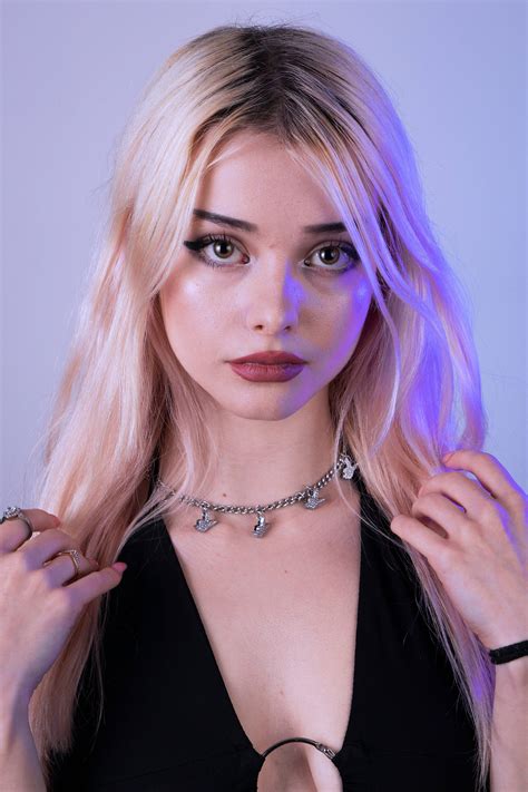 Download Female Model Lauren Burch With Bunny Necklace Wallpaper