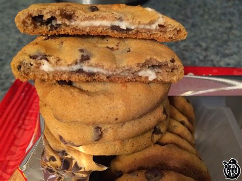 FATGUYFOODBLOG: Chewy Chips Ahoy Oreo Creme filled cookies!