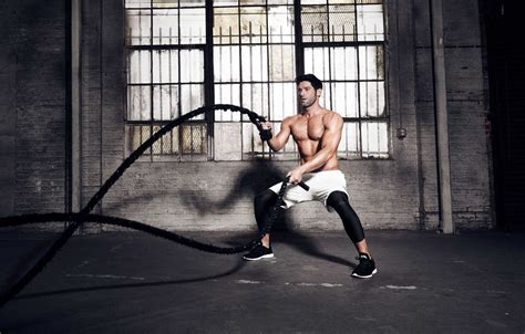 How Lucifer's Tom Ellis Got Ripped For Season 4 [Workout]