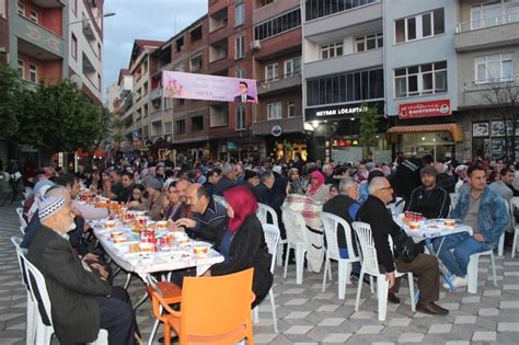 T Rkeli De Bin Ki Ilik Ftar Sofras Son Dakika