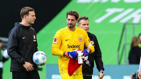 Schock Diagnose F R Eintracht Frankfurt Verletzter Trapp F Llt