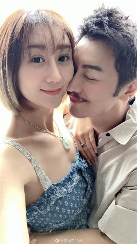 陳浩民蔣麗莎曬照慶結婚8周年，夫妻倆花式秀恩愛，夫妻相十足 每日頭條