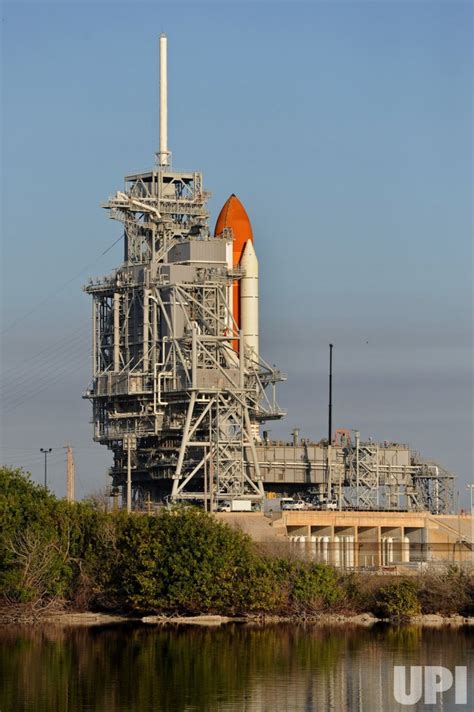 Photo Nasa Prepares Space Shuttle Discovers For Launch On Mission Sts