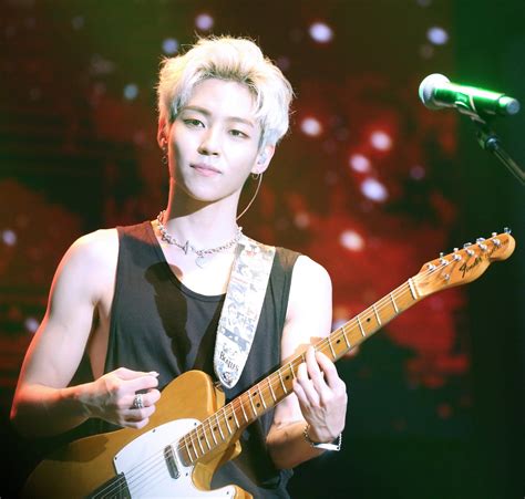 Woosung • The Rose Homens Bonitos Mulheres Bonitas Mulheres