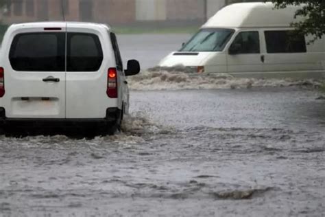 Masuk Musim Hujan Ini Pertolongan Pertama Mobil Terendam Banjir Ayo