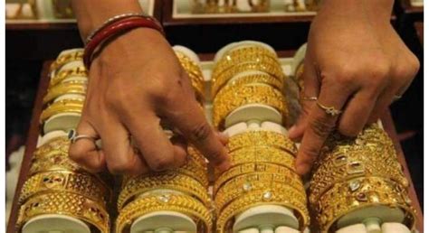 Gold Price Goes Down Rs 200 Traded At Rs 91 200 Per Tola UrduPoint