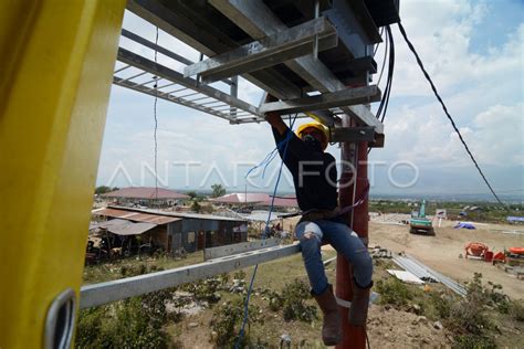 Jaringan Istrik Huntara Antara Foto