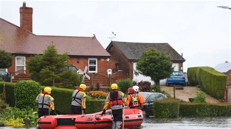 Nearly 600 Lincolnshire homes told to evacuate as more rain forecast ...