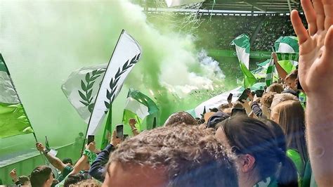 Strafe nach Bengalo Ärger Der VfL Wolfsburg muss 40 500 Euro zahlen