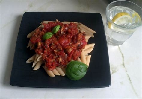 Penne z sosem pomidorowym i bazylią DoradcaSmaku pl