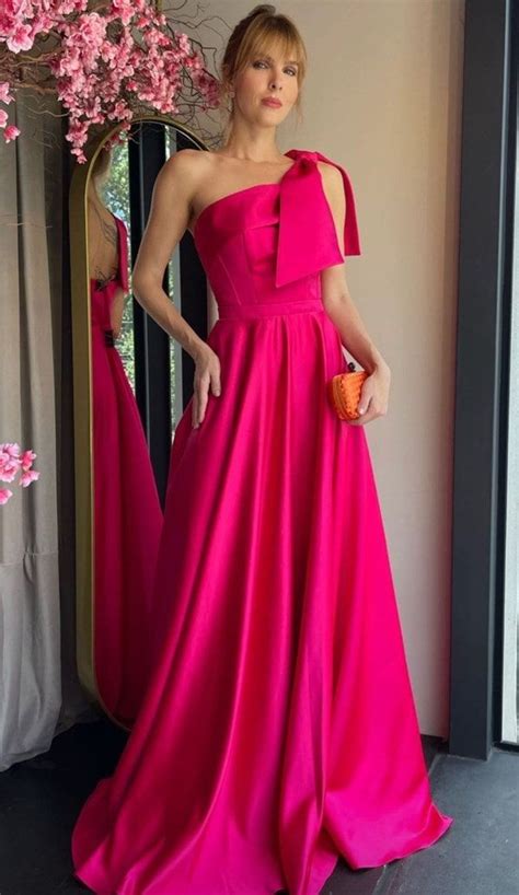 Vestido longo pink para madrinha 70 fotos modelos e tendências 2023