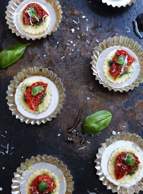 Bocados De Dama GALLETITAS DE QUESO CON PESTO Y TOMATES SECOS