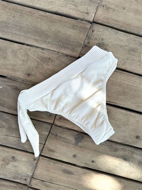 Última M Hot Pants Jeri Plissê Off White Adoro Mar Moda Praia