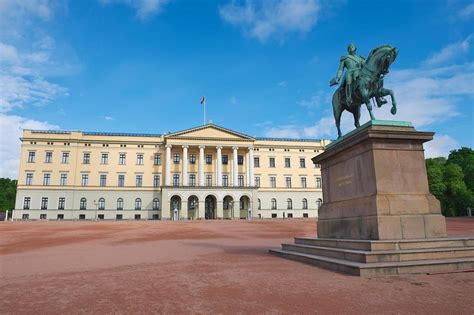 Oslo Royal Palace (Kongelige Slott) in Oslo, NOR - Trip Canvas