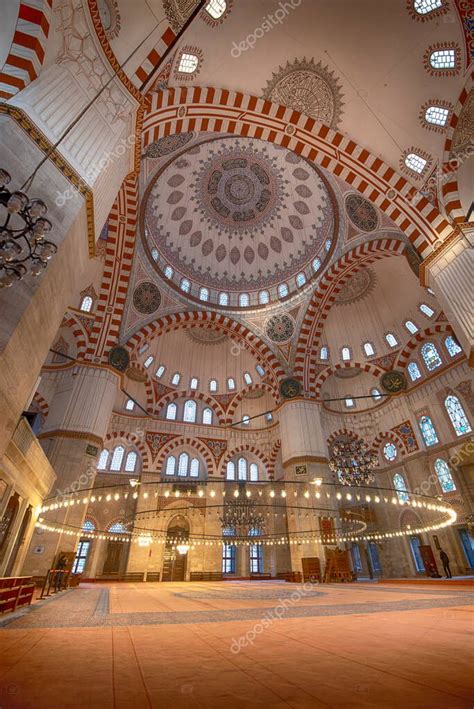 Estambul Turquía 14 de abril de 2019 Interior de la Mezquita de