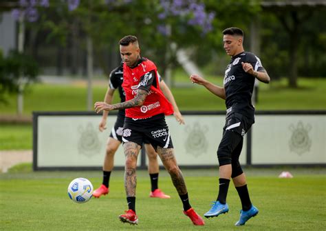 Luan E Mantuan Durante O Treino No Ct Do Corinthians