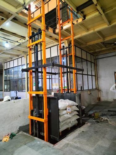 Double Mast Hydraulic Goods Lift Capacity Ton At In Ahmedabad