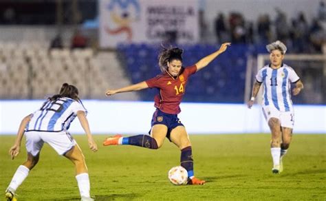 La Jugadora Y Capitana Del Levante Cf María Méndez Contenta Por Debutar