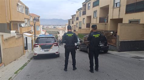 Un Hombre Se Atrinchera En Las Gabias Granada Y Amenaza Con Volar El