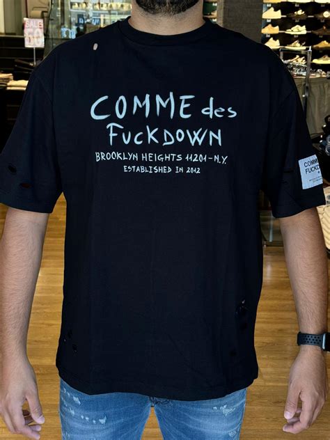 COMME DES FUCKDOWN - טישרט COMME DES FUCKDOWN בצבע שחור דגם CFABM00087 ...