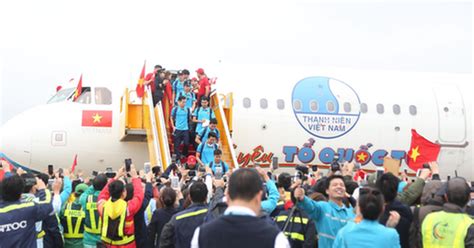 Ph T Vietjet Tri U V Di N Bikini Tr N M Y Bay Ch U Vi T Nam T P Ch Giao Th Ng V N T I