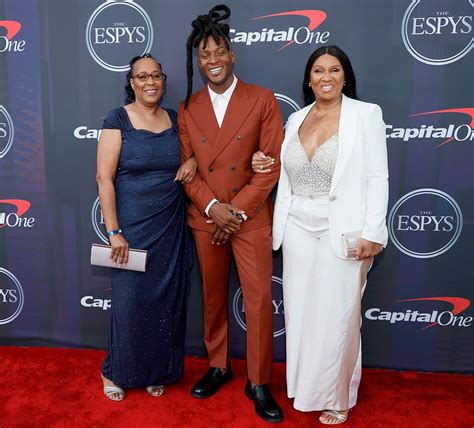 NFL Player DeAndre Hopkins Brings Mother to 2021 ESPYs