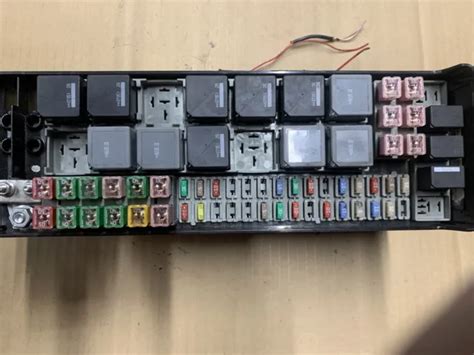 Range Rover Sport L320 05 09 3 6tdv8 Engine Bay Fuse Box £40 00 Picclick Uk