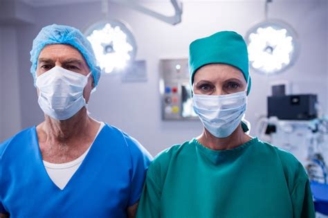 Premium Photo | Female surgeon wearing surgical mask