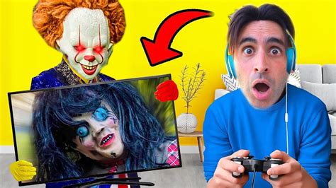 LA MUÑECA MALDITA ES AMIGA DEL PAYASO ASESINO YouTube