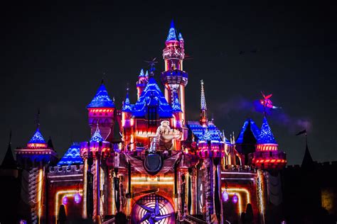 Wondrous Journeys Projections Disneyland DSC5061 George Landis