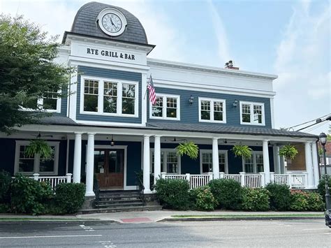 Benjamin Moore Narragansett Green HC-157 paint color