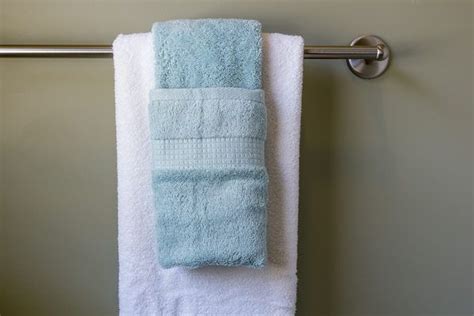 How To Display Towels Decoratively Hunker Decorative Bath Towels