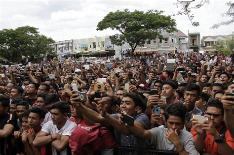 Indonesian Men Caned For Gay Sex In Aceh BBC News