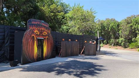 Halloween Horror Nights Construction Visible In Backlot At Universal