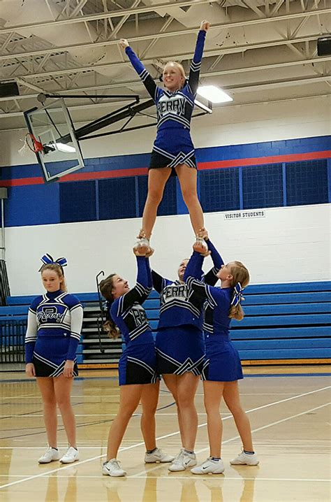 Pry Hc Cheerleaders Stunt Theperrynews