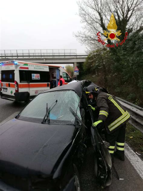 Corridonia Incidente In Superstrada Muore La Conducente Dell Auto