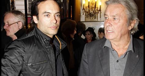 Exclusif Anthony Delon Et Son Père Alain Delon à Paris Le 31 Mai 2010 Purepeople