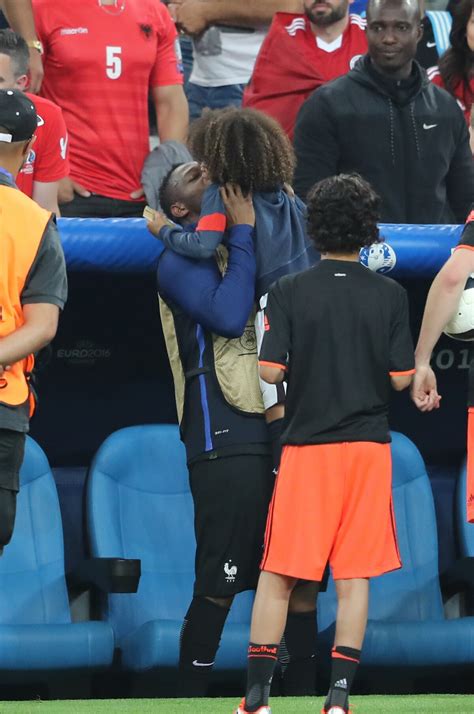 Photo Steve Mandanda Et Son Fils Sacha Au Match De L Euro France