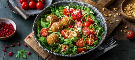 Salat Mit Falafel Und Sesamdressing Rezept Einfach Zubereitet Kerrygold