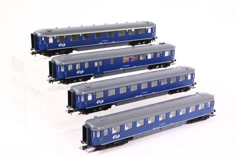 Roco H0 44243 44244 44297 Model Train Passenger Carriage 4 Four