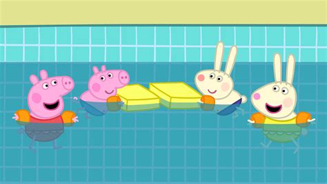 Fuera De Plazo Derivar Morgue Peppa En La Piscina De Juguete Editorial