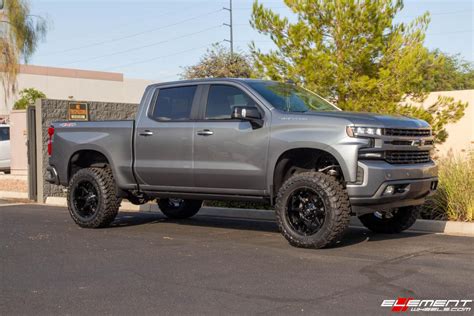 20 Inch Fuel Off Road Coupler In Gloss Black On A 2020 Chevrolet Silverado 1500 Element Wheels