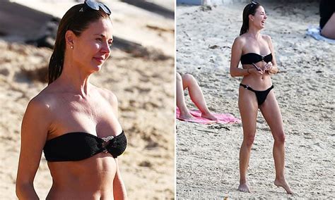 Nude Artist Dina Broadhurst Shows Off Her Incredible Figure In A Bikini As She Enjoys A